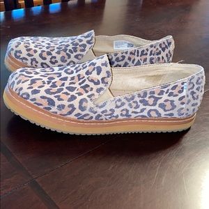 TOMS Desert Tan Leopard Print Slip-Ons
